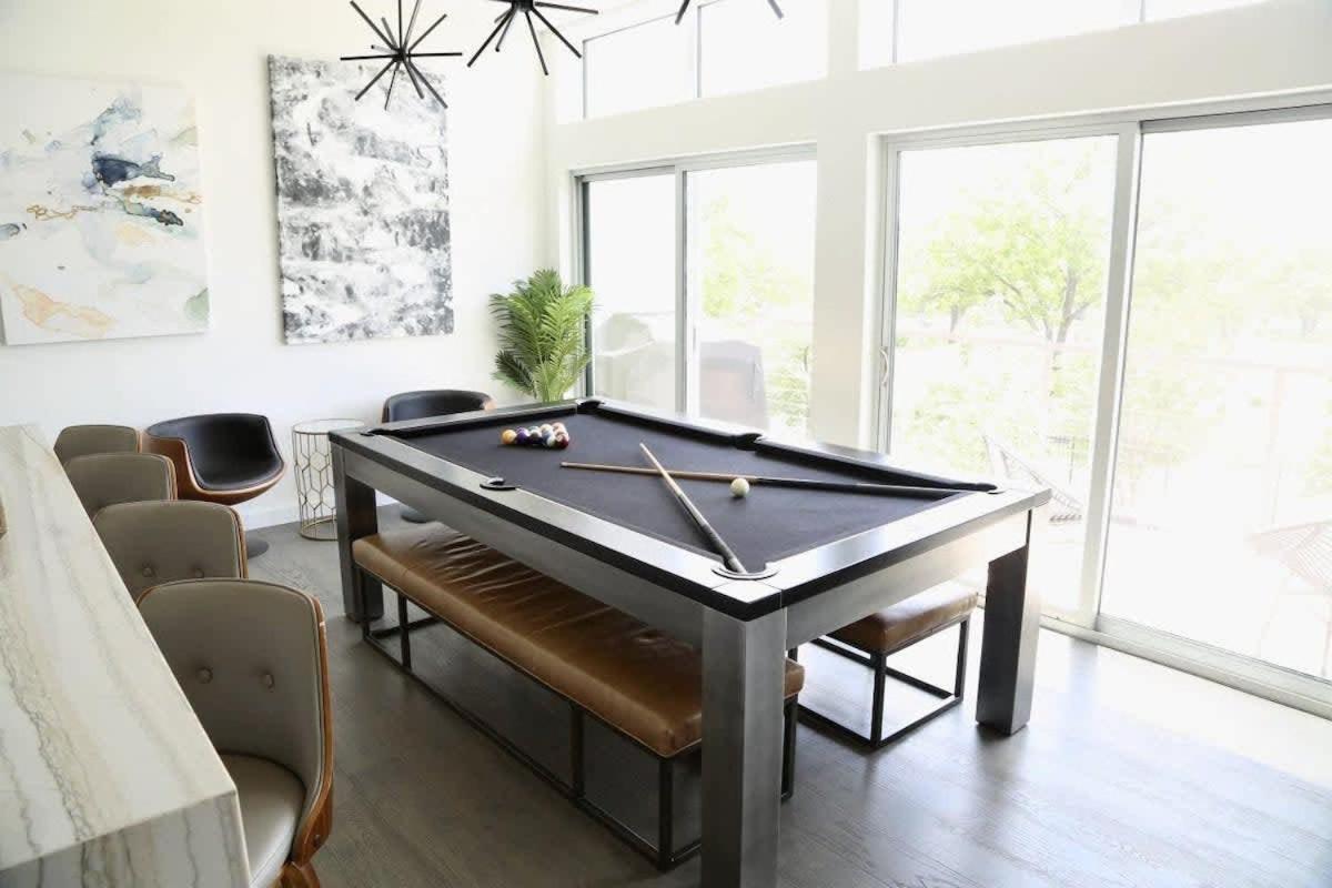 Tailgate Penthouse 2 Blocks From Ut Stadium Apartment